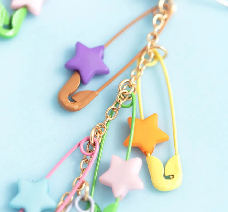 MACARON STAR PIN EARRINGS BY60401