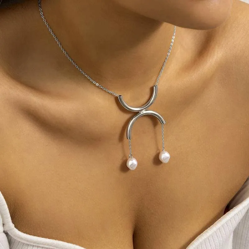 Women's Simple Faux Pearl Semicircle Pendant Necklaces